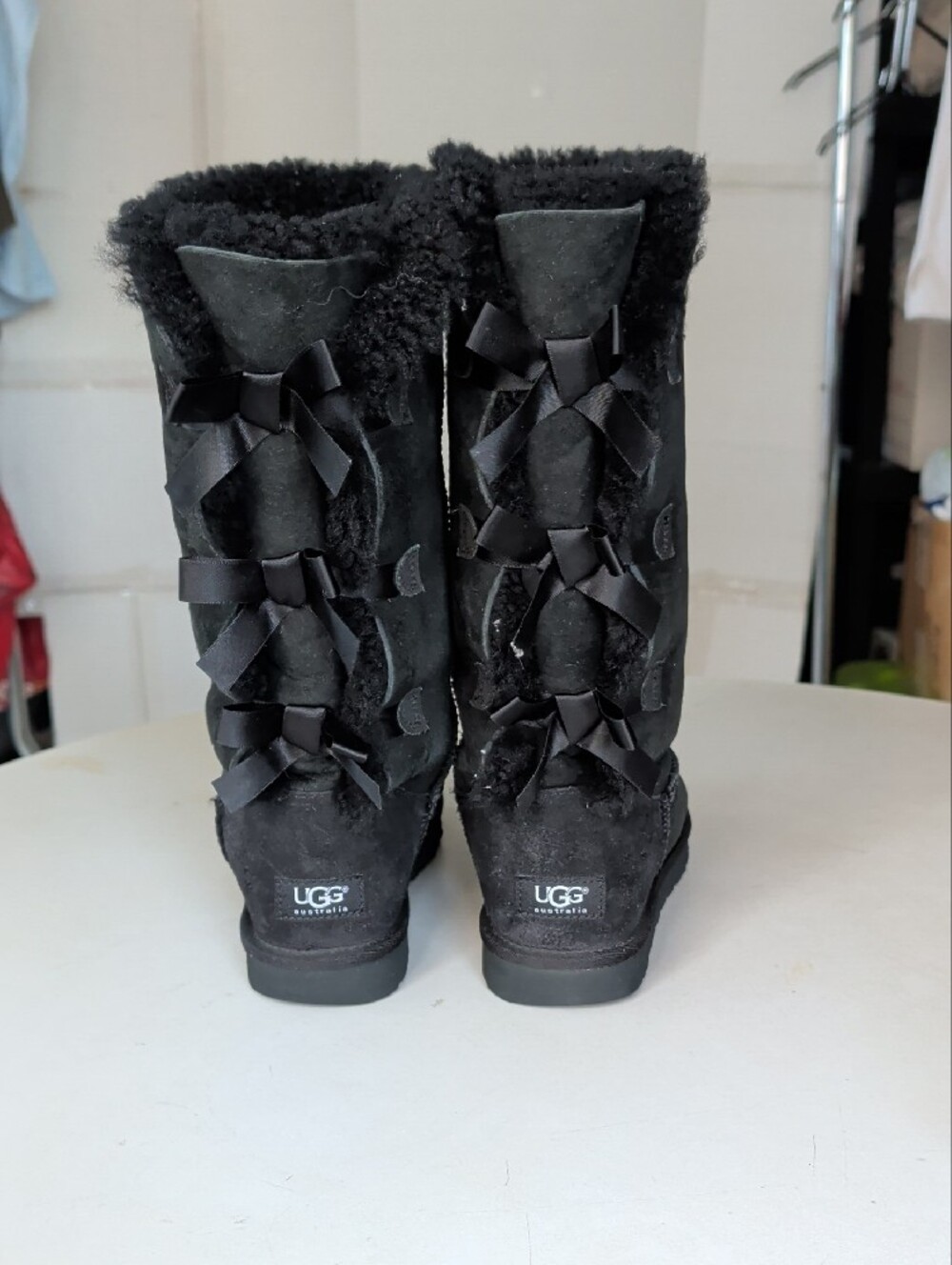 Ugg Black Shearling-Lined Women's Boots SZ 8 Chic Comfy Cozy Must Have Winter